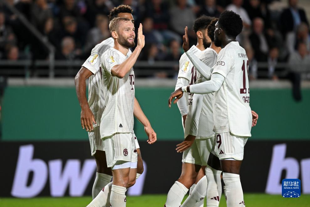 詹姆斯关键三分绝杀比赛（詹姆斯压哨三分终结战局）