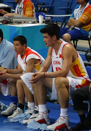 托特纳姆热刺被告知，他们“最大的错误”可以通过一月份引进明星中场球员来解决。（热刺被指只需在一月引进明星中场，便可弥补其“最大失误”）