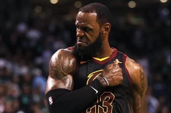 队报评法甲第14轮最佳阵：托万助朗斯登顶领衔，巴黎无人入选（法甲第14轮最佳阵容出炉：托万率朗斯登顶，巴黎无人上榜）