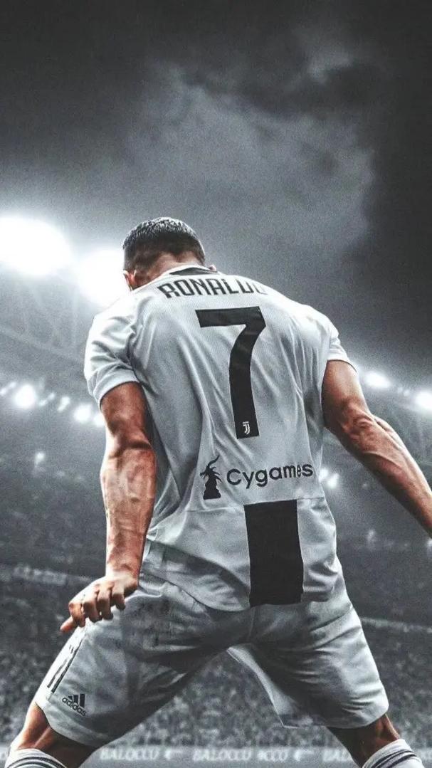 祸不单行，迪巴拉对阵米兰射失点球时疑似拉伤大腿（双重打击！迪巴拉战米兰罚丢点球，疑似大腿拉伤）