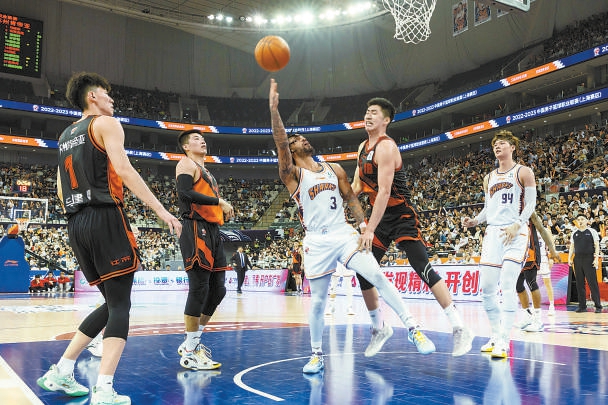 队报：卡马文加与孔德均缺席了法国队周二晚间的全队合练（队报：卡马文加与孔德双双缺席法国队周二晚间合练）