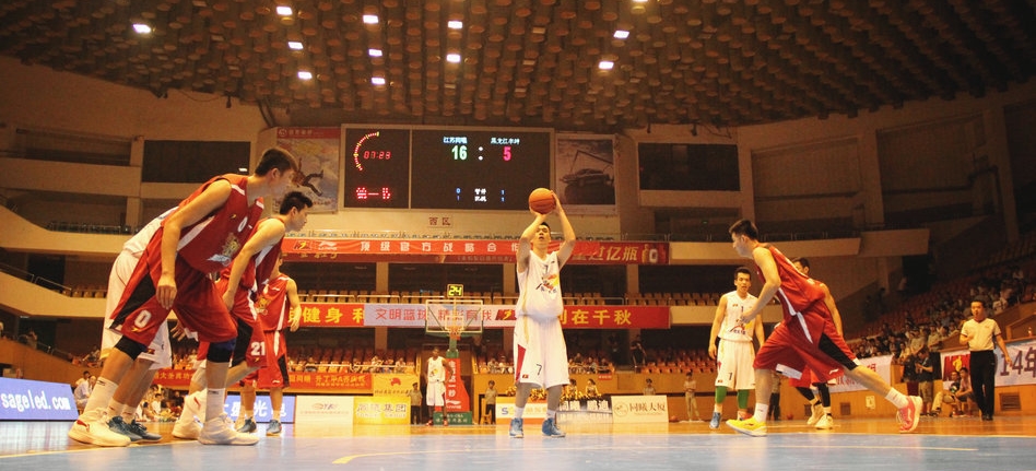 阿斯：西足协主席介入亚马尔事件；国家队和巴萨队医关系不睦（阿斯：西足协主席出面调停亚马尔风波，国家队与巴萨队医关系紧张）